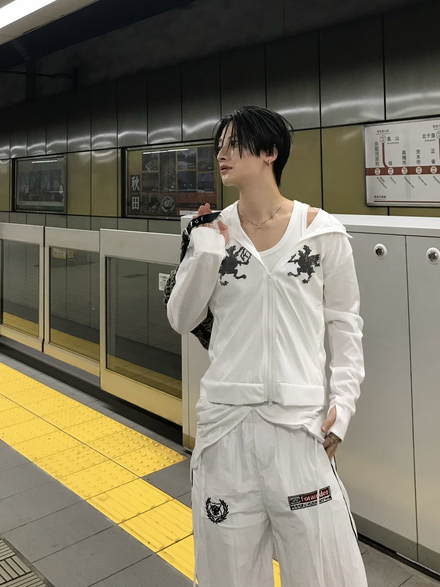 3_zik_x's tweet photo. こういう服装の彼氏どうですか？ https://t.co/xS3urZlquP