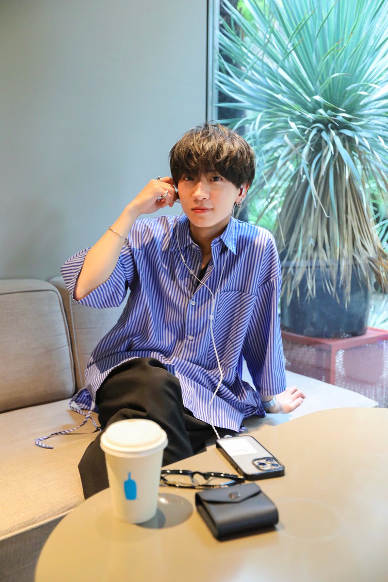 r_i_m95's tweet photo. 📮JJ モデルオーディション2027📮

①イヤモニ風イヤフォン

②コーヒーショップ散策

どっちの写真が好き？？

#jboy #jjad2027 #SNS審査 https://t.co/3G4IYaCzjp