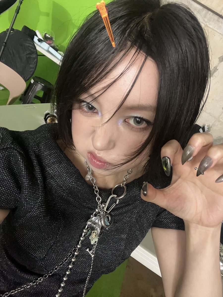 NewKin_official's tweet photo. #NewKin_DAin
just DAin things 🐺

some moments from the MV shoot.
which one’s your favorite? 🩶

#NewKin #DAin #LOGINERROR #Newkin_Stage1 https://t.co/B7XD7VP34z