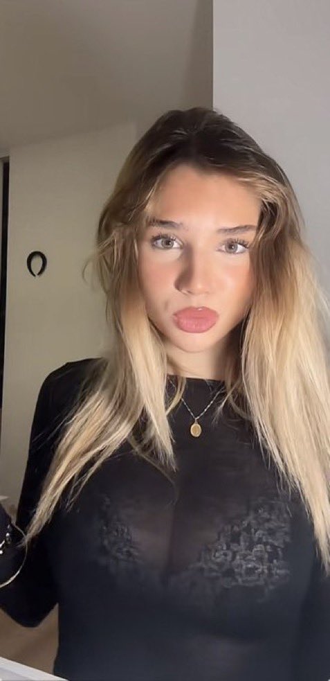 ehzhuaiix's tweet photo. Qui veut jouer une meuf en rp : Anaïs, constance,miel #influfr #viral #rp https://t.co/GTLfkBTeHA