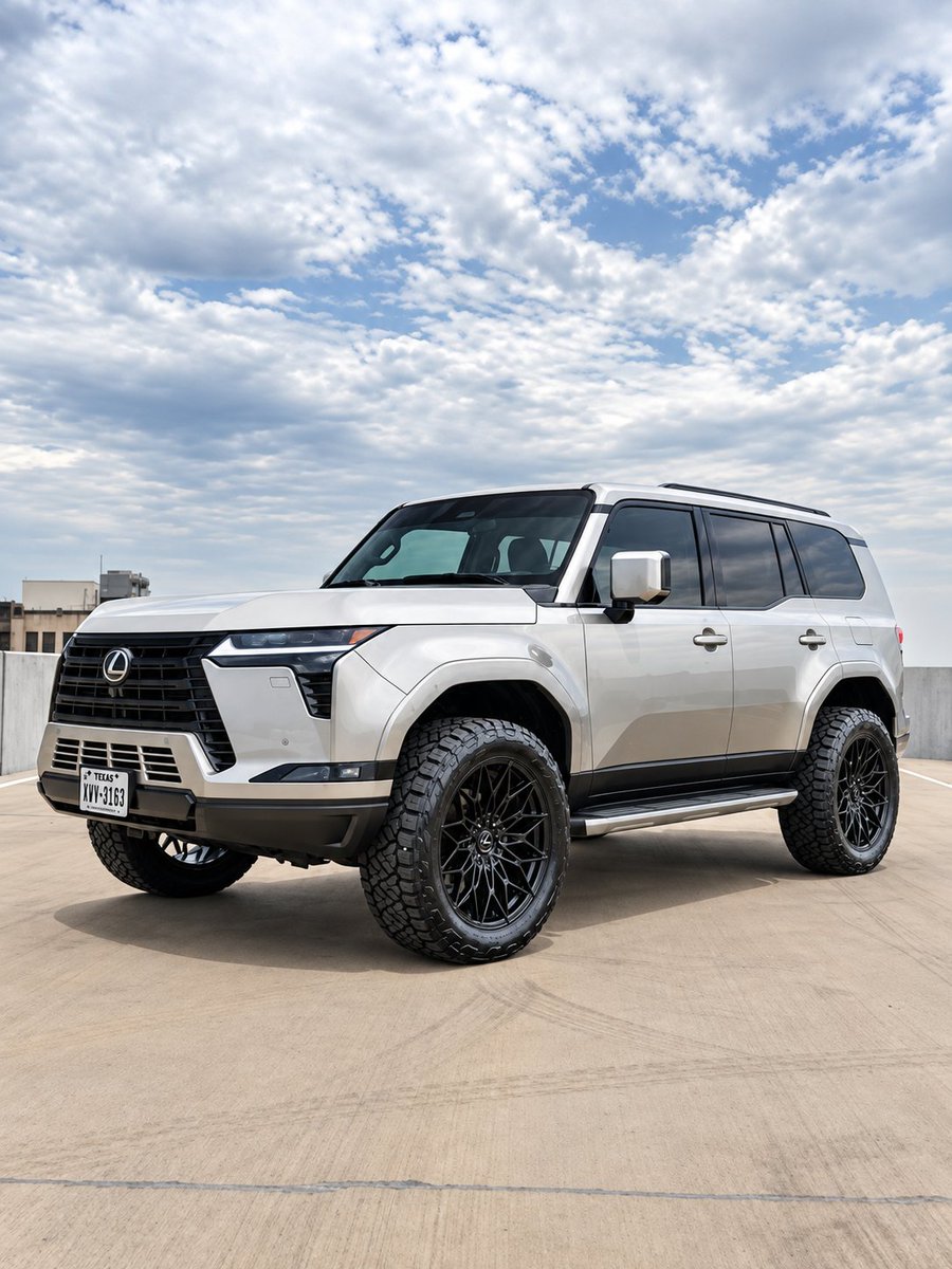 TorqueSociety's tweet photo. Lexus GX 550 🇯🇵 V6 3.4L biturbo, 349 hp y 650 Nm, automática de 10 marchas y 4x4 permanente. Construcción body-on-frame, reductora y bloqueo de diferencial central: lujo japonés con auténtica capacidad todoterreno.

#LexusGX #GX550 #Bogotá #Medellín #Barranquilla #Ibagué https://t.co/oxH4kPf2uk