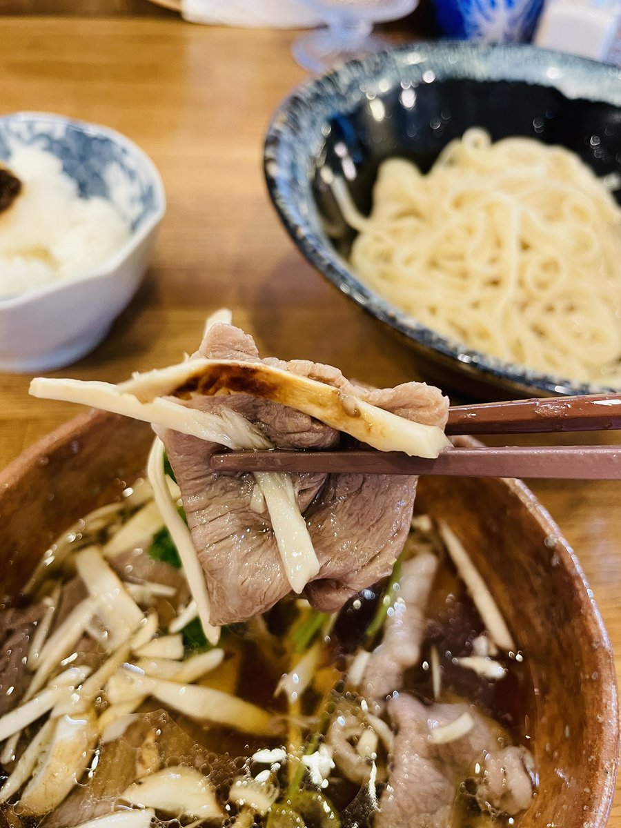 bloomramen's tweet photo. 㐂九家 さん　にて
「和牛と松茸のつけ麺 ~みぞれ山椒ご飯割付~｣
入店時から薫る
この時期の松茸はキクヤさんならではか
出汁 具 共に豊かな一方 麺もまた力強し
でいて 淡麗な逸品
更にこの日は大根おろしの味わいに感じ入りつつ大団円と相成りました
目出度しめでたし

2026年百三十七杯目 9/13限定 https://t.co/5hjrhKqVhI