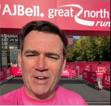 dave43law's tweet photo. I KNOW WHO I WANT TO BE REPRESENTED BY

One man gleefully drools over £72million in donations whilst having another £5million tucked away in his back pocket.

The other (despite who knows what security concerns) rums a half marathon to raise funds for a homeless charity. https://t.co/H1BaZc2ujG