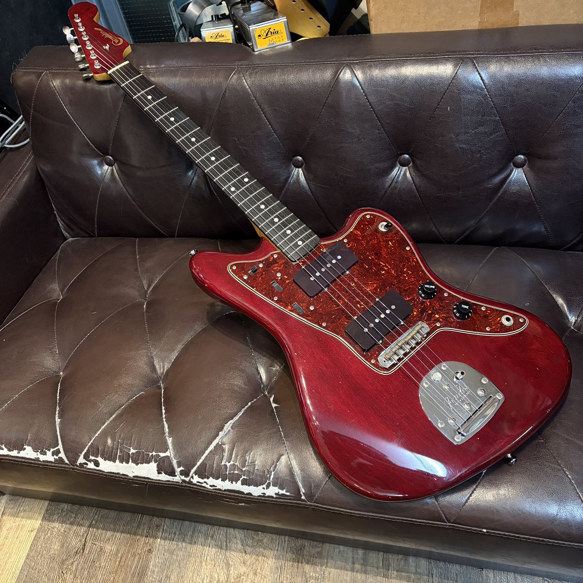 astronauts69's tweet photo. 新入荷③
セミオーダーで製作されたAstronauts GuitarsのJMタイプです。
フレイムメイプルネックやエボニー指板を使用した高級仕様！
2017年の製造で使用感はありますが、しっかりメンテナンスして販売します！ https://t.co/XOmWrchcG7