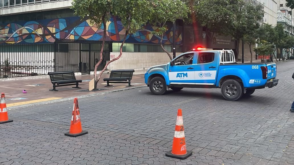 ATM_Transito's tweet photo. 📢Guayaquil vive una nueva jornada de recreación y convivencia con la #RutaCentro, un espacio que reúne a familias, ciclistas y ciudadanos para disfrutar de actividades deportivas en el centro de la ciudad.
Por el desarrollo del evento, se mantienen cierres y desvíos temporales en la Av. Malecón Simón Bolívar, Av. 9 de Octubre y calle Panamá.
Agentes de la #ATM se encuentran en el sector gestionando la circulación y manteniendo el orden vial.
#CiudadDeTodos