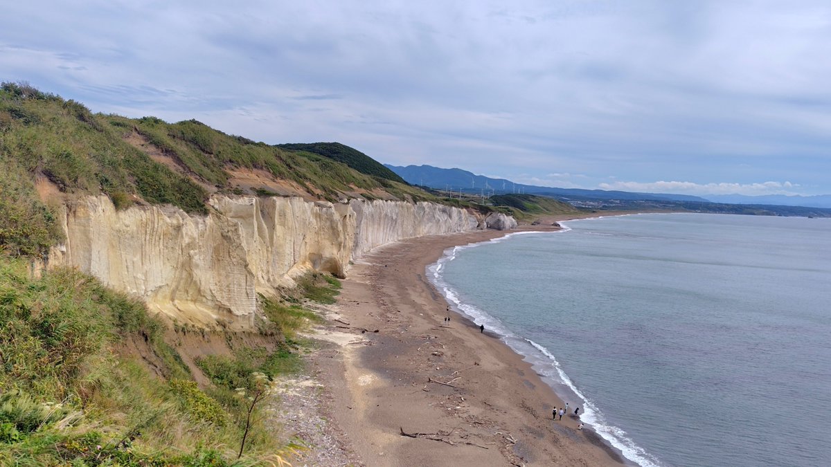 chiharu6142's tweet photo. 江差町のかもめ島、乙部町のシラフラ、くぐり岩。
またまた階段と坂道。
下北半島の仏が浦を思い出した。 https://t.co/041RcNNVTJ