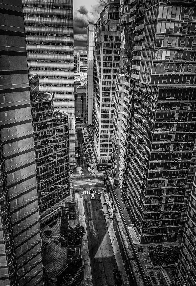 AndygibbAndy's tweet photo. Looking down in the city #blackandwhitephotography #streetphotography #Toronto https://t.co/2Hcg3svwoX