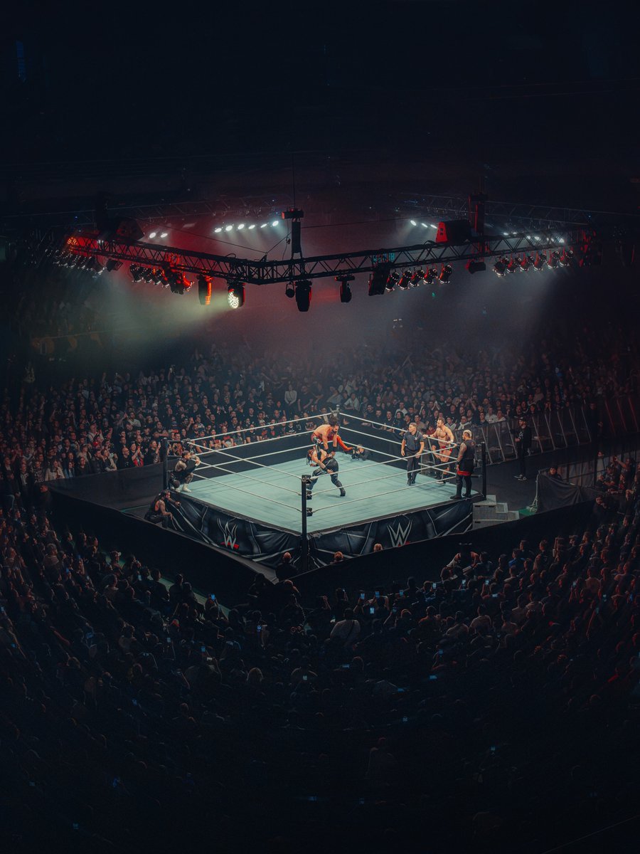 SethRollinsFans's tweet photo. Seth Rollins x #WWESantiago #SethRollins #TeamRollins 

📸: andieborie/via dgmedios I Instagram https://t.co/qT25zdHPOB