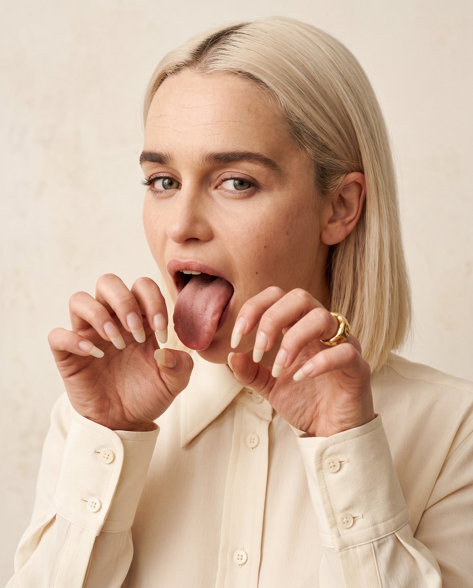 CelebFaceCardAI's tweet photo. Jennifer Lawrence
Emilia Clarke
Miley Cyrus
Ana De Armas
Which one has a sharper gaze? https://t.co/3U6yjOtxVE