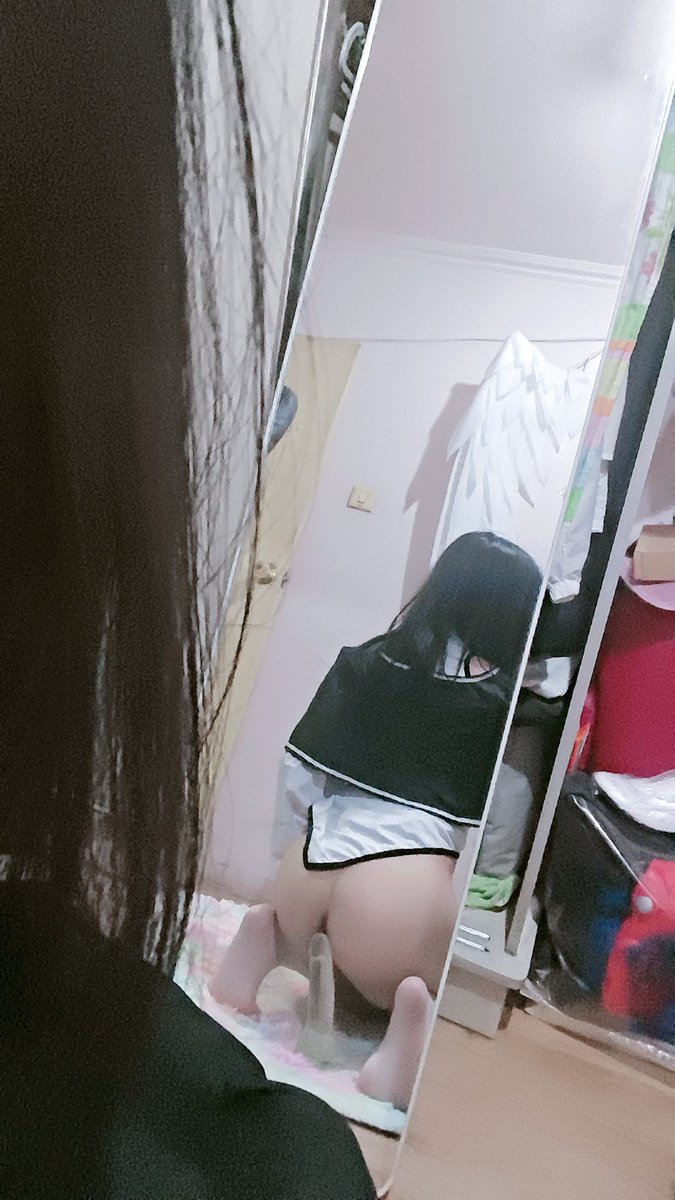 kristaum's tweet photo. 我..我不知道啊，谁把照片放我手机里的，我没承认这是我手机啊，怎么莫名其妙发出去了 https://t.co/ID9tNai6CR