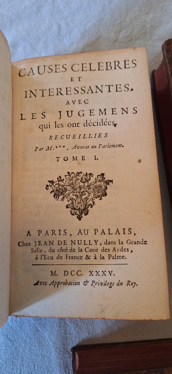 RareTome's tweet photo. 📚 A vendre : Causes célèbres et intéressantes de François Gayot de Pitaval.
9 tomes consécutifs (I à IX) sur 20.
Paris, Jean de Nully, 1735-1737.
Edition rare de #droit &amp; #procès historiques  ➡️ https://t.co/eMWB42c9MA

#LivresAnciens #Histoire #RareTome#Bibliophilie #eBay https://t.co/5XdeJgnOjB