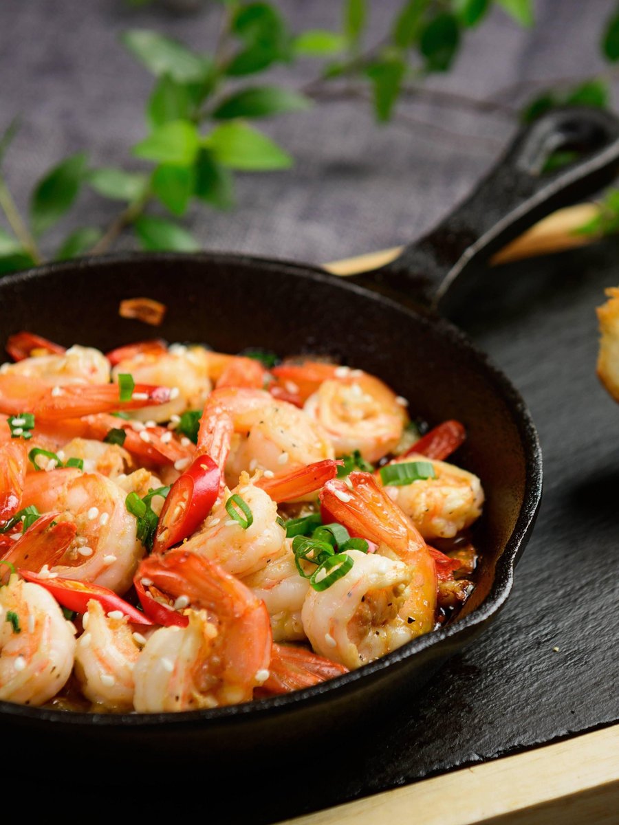 ClaritaPropy's tweet photo. Tapas de gambas al ajillo recién hechas! Perfectas para compartir con amigos y acompaar una caa fría. Sabor que cautiva! https://t.co/Rn52onFu4d
