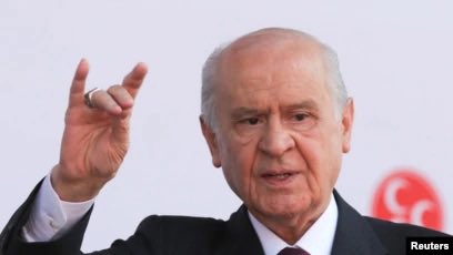 asFatihAs's tweet photo. BİR GÜN DEVLET BAHÇELİ'DEN ÖZÜR DİLEYECEKSİNİZ...
Ak saçlı mı dersiniz?
Türkmen beyi mi? 
Bilge lider mi? 
Bozkurt mu? 
Devlet aklı mı? 
Ne derseniz deyin... 
Fark etmez!..
Hepsinin buluştuğu bir devlet adamı o... 
Geçmişine baktığımızda örnek bir adanmışlık... https://t.co/ulIIO2dTX3