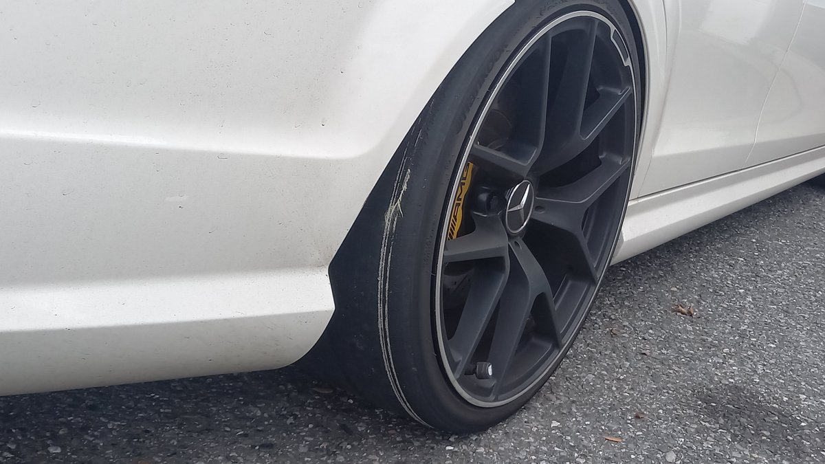 C63performante's tweet photo. タイヤ交換しました✌️ https://t.co/Nq0WEY035D