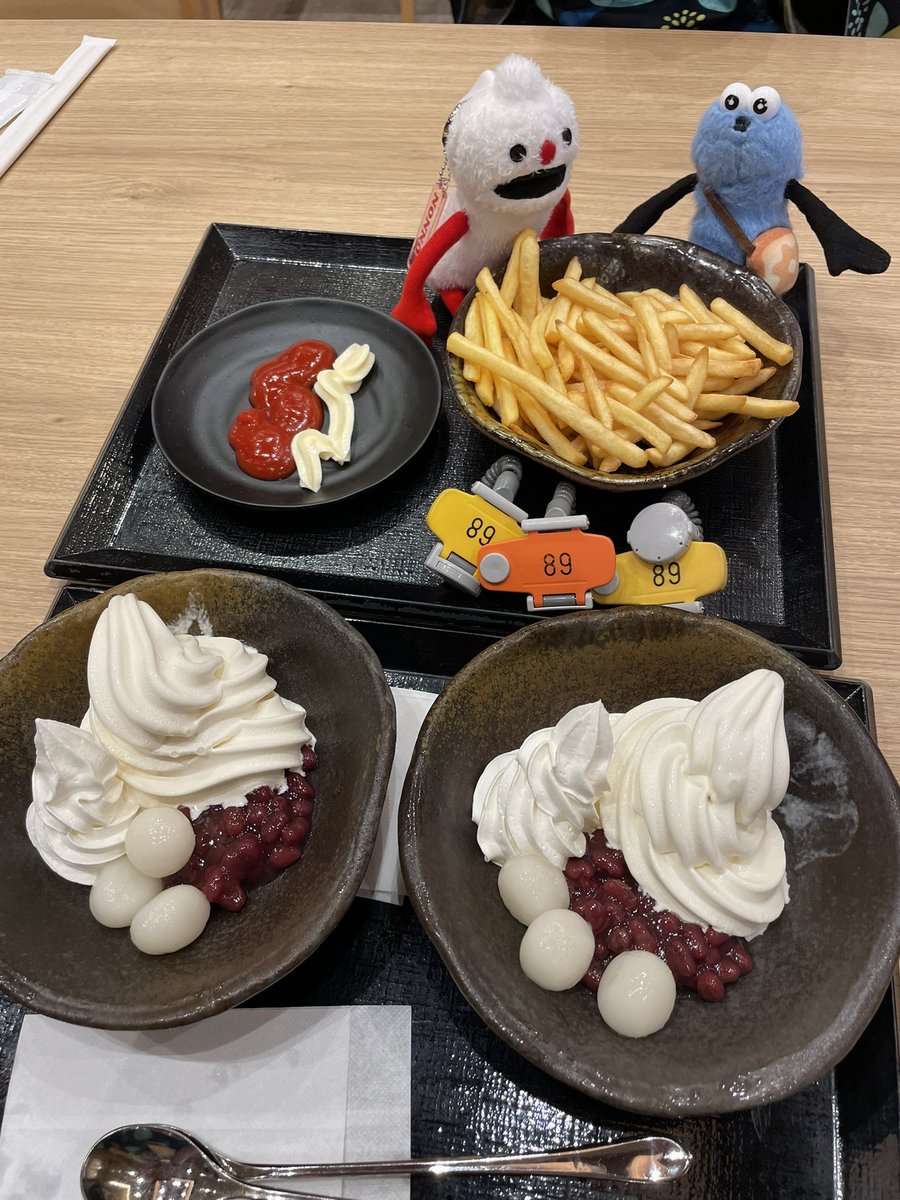 Oropo1137's tweet photo. イベントの合間のおやつ
塩かけるの忘れた…
#ハク活89活
#トリプルハク活
#スンスンとノンノンも一緒 https://t.co/CCsBbxAt2W