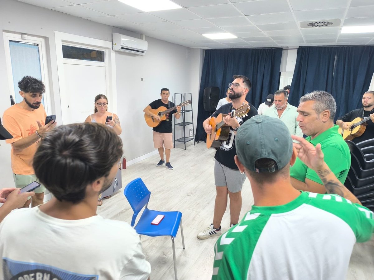 Comparsaml's tweet photo. 🎭¡HOY ES DOMINGO, PERO MAÑANA VOLVEMOS A LOS ENSAYOS!

Una nueva semana de trabajo, ilusión y ganas de seguir creciendo como grupo.Escuchar a esta comparsa es, a día de hoy, una auténtica maravilla.

❤️Gracias por todo vuestro apoyo a esta nueva aventura.¡Vamos a por la semana! https://t.co/rRHymVOJdP