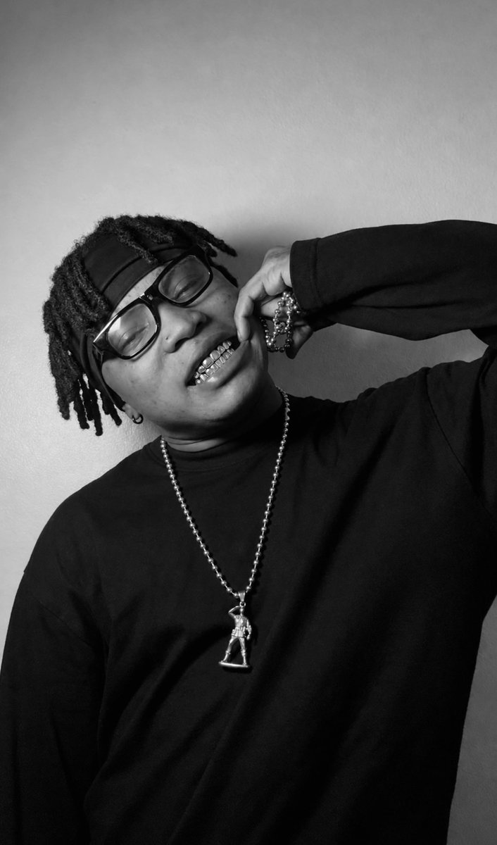 Realinice_'s tweet photo. New music soon!💐🖤 https://t.co/oGpQJMsHz9
