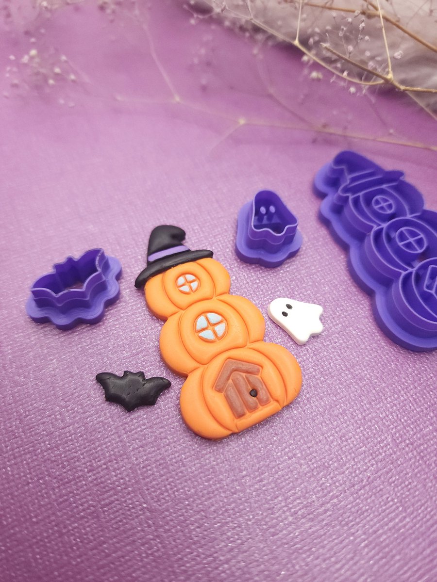 W_A_Akika's tweet photo. ハロウィンに大活躍、パンプキンハウスとパンプキンキャットのクレイカッターを販売開始いたしました🎃

パンプキンハウスは3点セットです、ハウスに重ねても可愛いですよ🦇👻

#ポリマークレイ
#ポリマークレイカッター
#クレイカッター
#ハンドメイド

https://t.co/jVGQ3UMBt5 https://t.co/va61QOOFXC