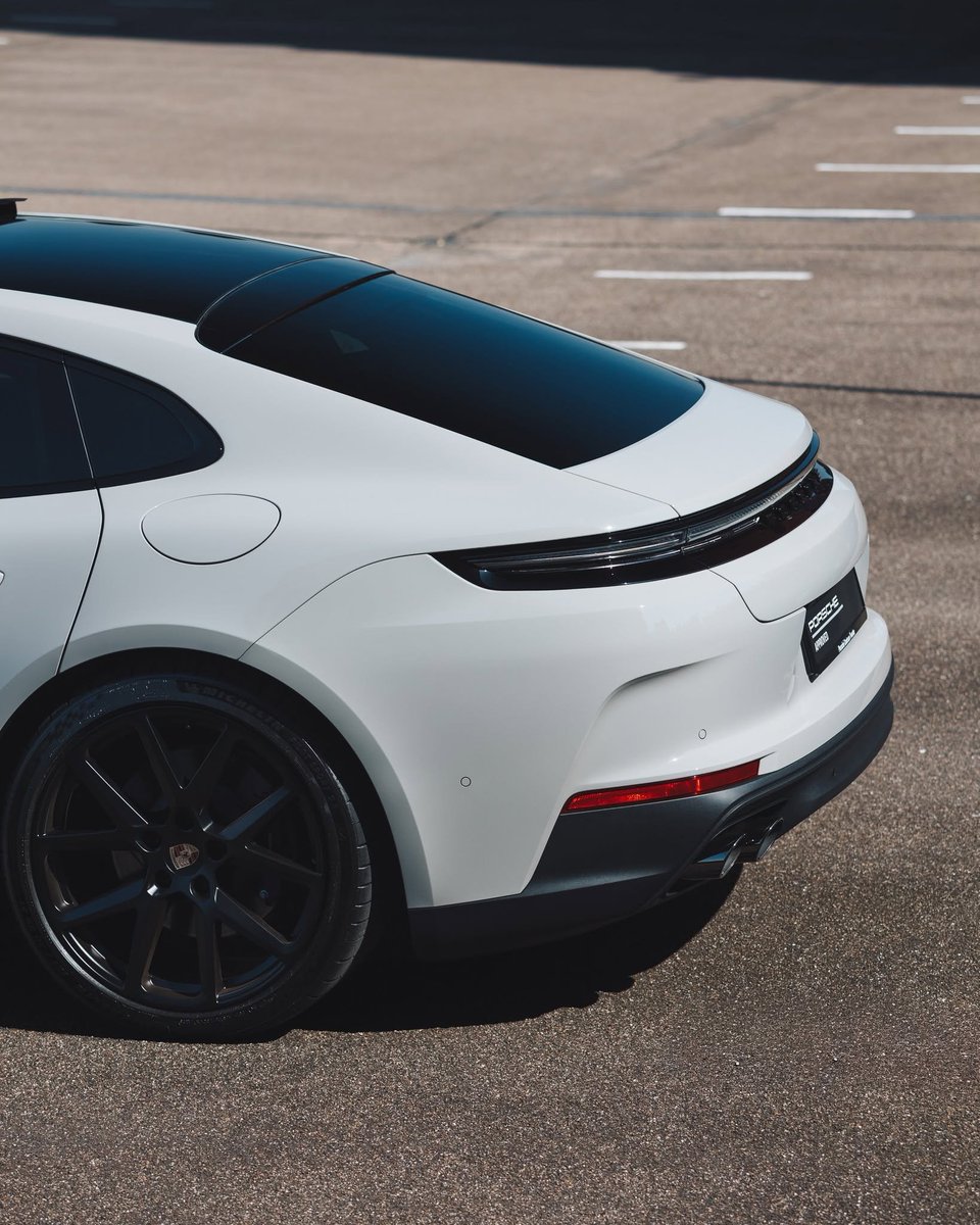 TorqueSociety's tweet photo. Porsche Panamera Turbo E-Hybrid 🇩🇪V8 4.0L biturbo híbrido, 680 CV y 930 Nm, tracción integral y PDK de 8 marchas. 0–100 km/h en 3,2 s y 315 km/h. Prestaciones de superdeportivo.

#Porsche #Panamera #TurboEHybrid #Bogotá #Medellín #Barranquilla #Ibagué https://t.co/7q4bbqRiF3