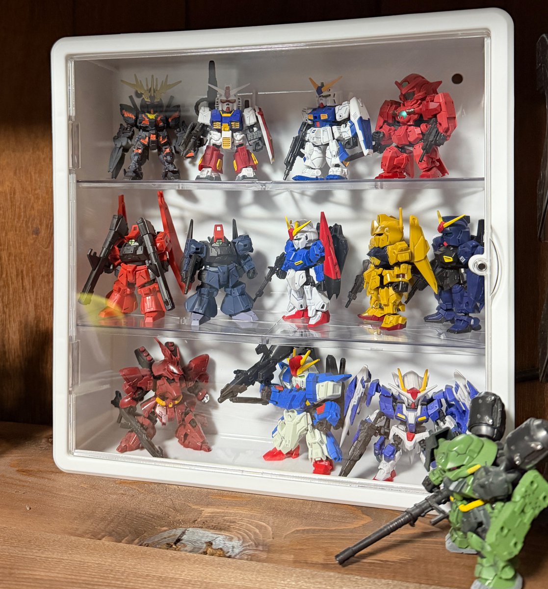 SLCL02's tweet photo. ダイソーのコレクションケースがモビリティジョイントにぴったりのサイズだった https://t.co/5recV9zB8E