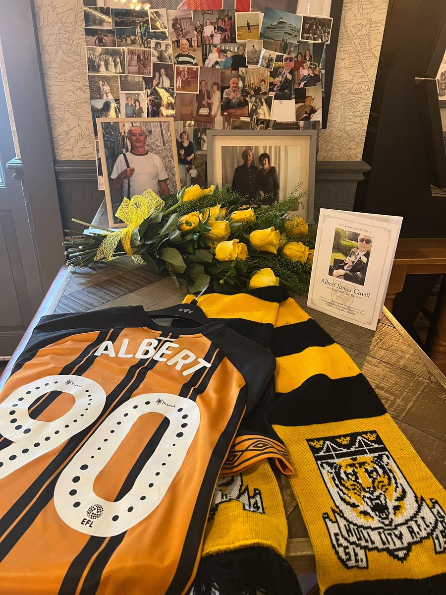 Cavill65's tweet photo. @oli_mcburnie My dad would have been very happy, said goodbye this week, told me that McBurnie bloke is a proper centre forward! City til he died https://t.co/stYjzOXMCE