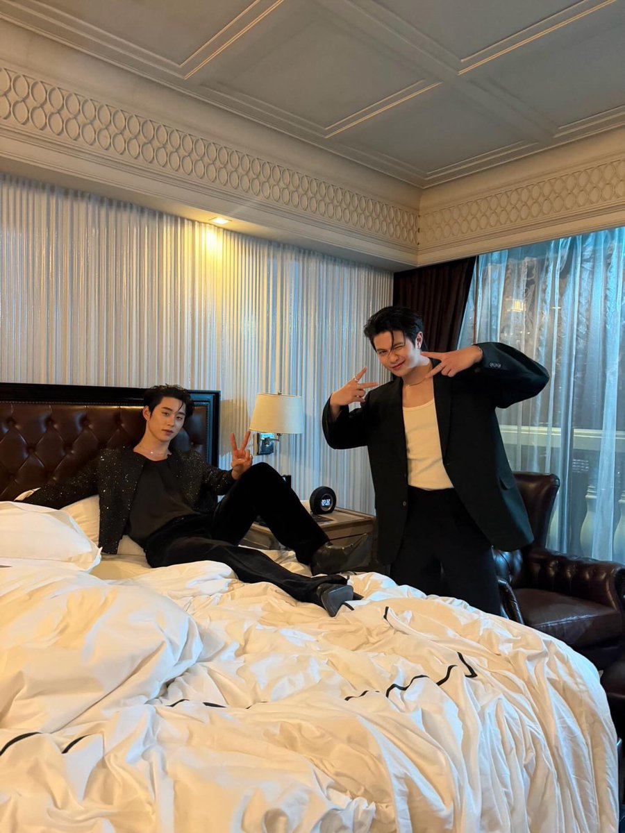 harxeuphoria's tweet photo. williamest red flag mv bts 😳🖤

꒰ #williamest #วิลเลี่ยมเอส ꒱ 
       #RedFlagMV https://t.co/zuWWTrPN9z
