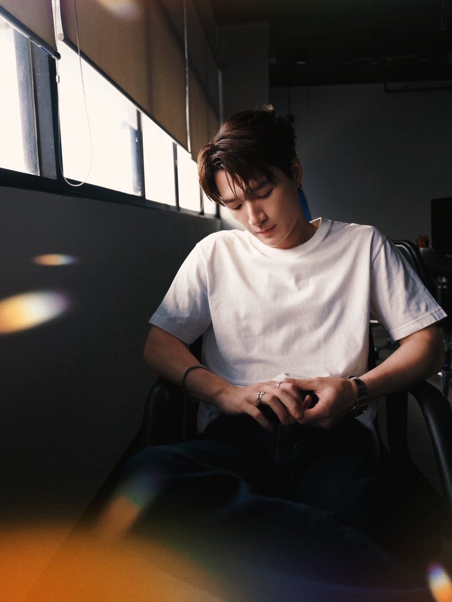 MoMayNR_'s tweet photo. ตากล้องคนโปรดของน้องคิ้ด 🫶🏻💞
#คริสสิงโต 
#KristPerawat https://t.co/Sh0sVNYFaL