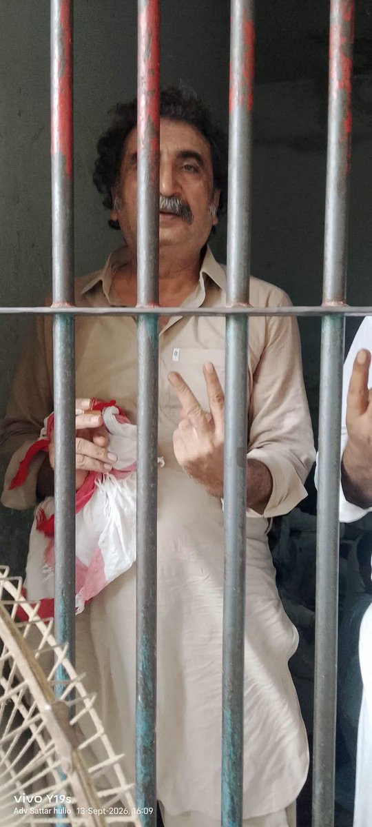 arsalanchandio's tweet photo. I strongly condemn the arrest of @BThalho and other political activists in Larkana while they were peacefully protesting against any attempt to divide Sindh. Peaceful political expression and the right to protest are fundamental democratic rights. https://t.co/vKrO4wztR3