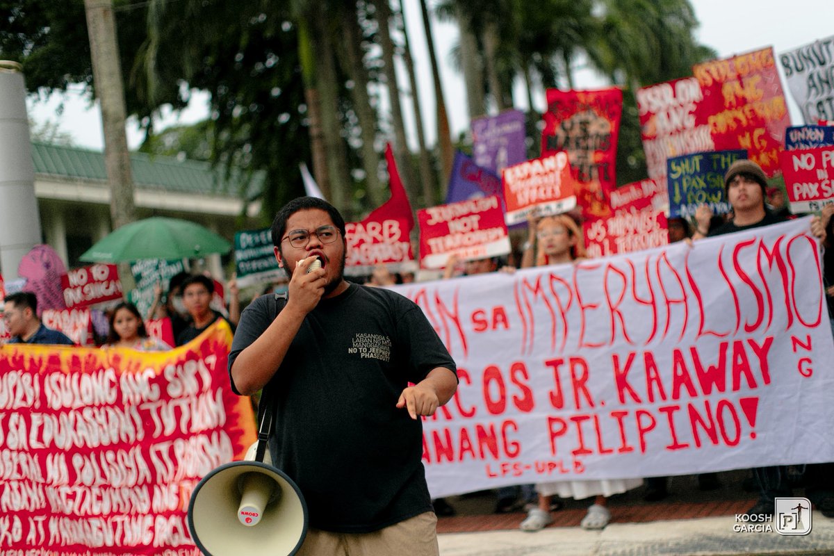 uplbperspective's tweet photo. MGA LARAWAN | Tinutulan ng mga progresibong grupo ng Unibersidad ng Pilipinas Los Baños (UPLB) ang itinuturing nilang mga mekanismo ng imperyalismo sa bansa sa ikinasang Black Friday Protest sa Carabao Park, ika-11 ng Setyembre.
#BlackFridayProtest
#NoToPaxSilica
#NoToLuzonEconomicCorridor