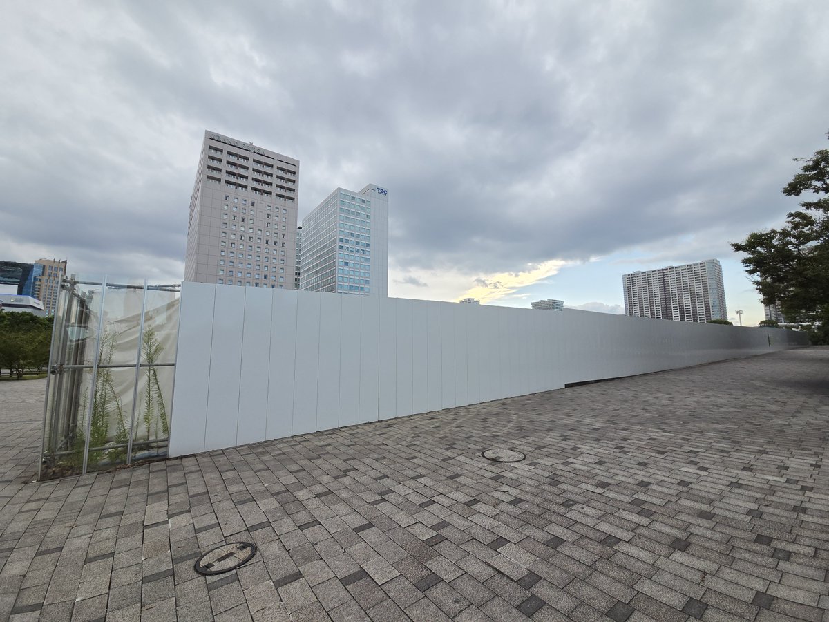 nakky_t's tweet photo. 国際展示場駅の近くにあった、
『パナソニックセンター東京』の跡地。
2012年に一度訪問した記録が。
当時、松下電器の製品や科学館的な展示などあって楽しかったイメージがありました。
跡地は何になるのか。
#東京散歩
#panasonic
#有明 https://t.co/uU9t0A32MQ