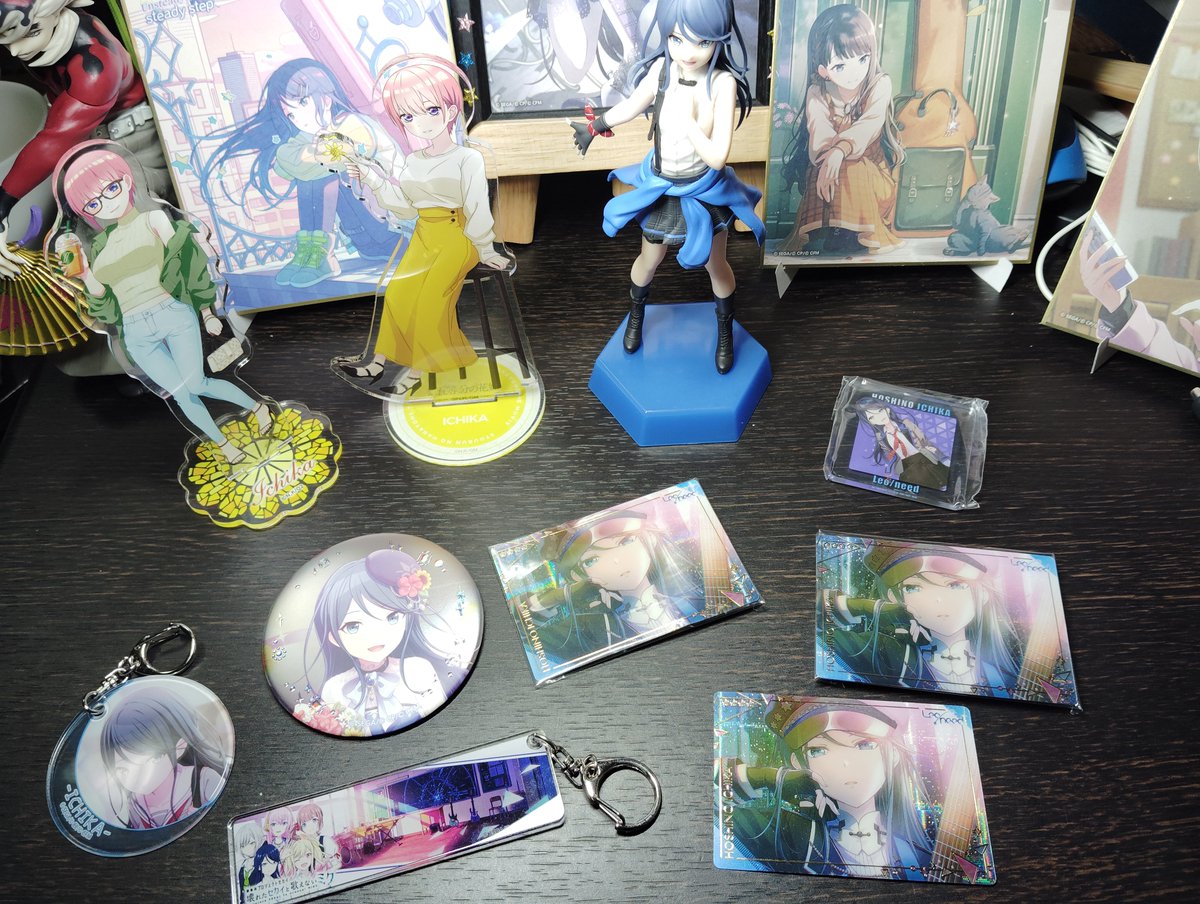 GuRRRiver12's tweet photo. 今日は友達と中古ショップに行ってきました！
一歌のフィギュアやカード、マグネットや缶バッジ、キーホルダーなどを買いました！！
あと五等分の花嫁の中野一花のアクリルスタンドも可愛かったので買っちゃいました！！
大切にします🥰🥰 https://t.co/na4mF62gbC