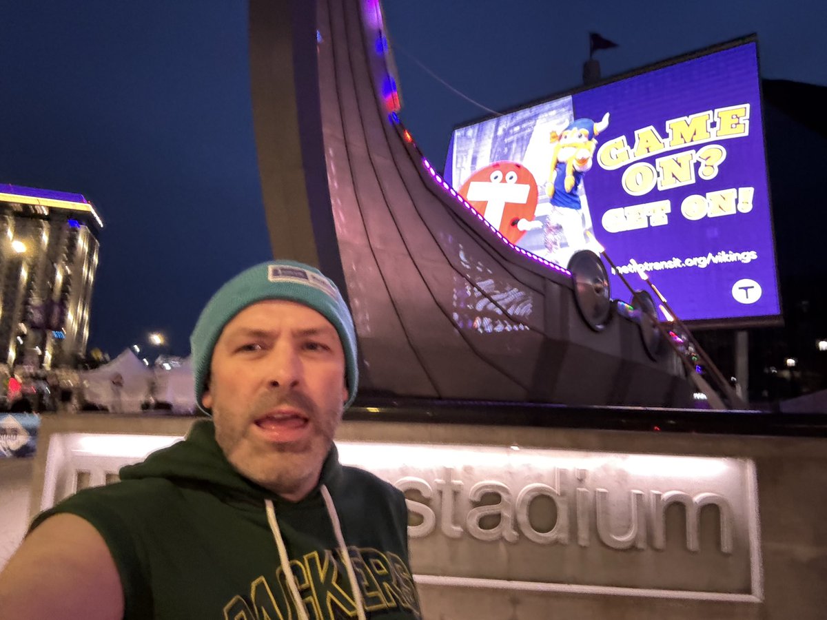 SFBNovice's tweet photo. Little 10k by the Stadia earlier this morning as dawn broke #gopackgo https://t.co/L4jBWvziU9