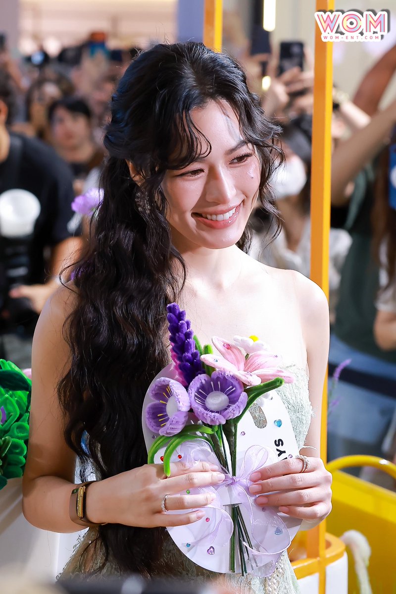 WOMENTERTAIN's tweet photo. ‘ หลิงหลิง คอง ’ กับลุคสุดชิค 💖 สดใสในสไตล์ของตัวเองในงานอีเวนต์ OWNDAYS Meets LingLing Kwong 🕶️✨

OWNDAYS CLEAR VISION COMFORT
#OWNDAYS #owndaysxlinglingkwong #OWNDAYSmeetsLingLing #Linglingkwong‌ https://t.co/sLMShkRR4q