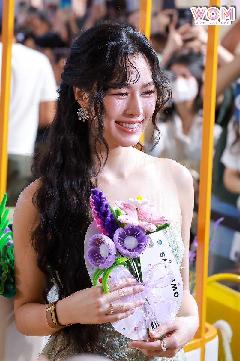 WOMENTERTAIN's tweet photo. ‘ หลิงหลิง คอง ’ กับลุคสุดชิค 💖 สดใสในสไตล์ของตัวเองในงานอีเวนต์ OWNDAYS Meets LingLing Kwong 🕶️✨

OWNDAYS CLEAR VISION COMFORT
#OWNDAYS #owndaysxlinglingkwong #OWNDAYSmeetsLingLing #Linglingkwong‌ https://t.co/sLMShkRR4q