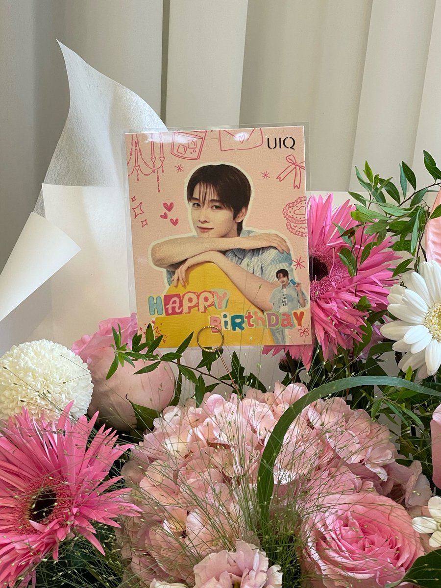 UIQOFFICIAL's tweet photo. 오늘도 인증 요정으로 찾아온 최고의 모델🧡
성찬님 인증 감사드리구, 생일 축하드려요🫶🏻
꿀 피부는 유이크랑 함께해💕 https://t.co/me2EFKYwGu