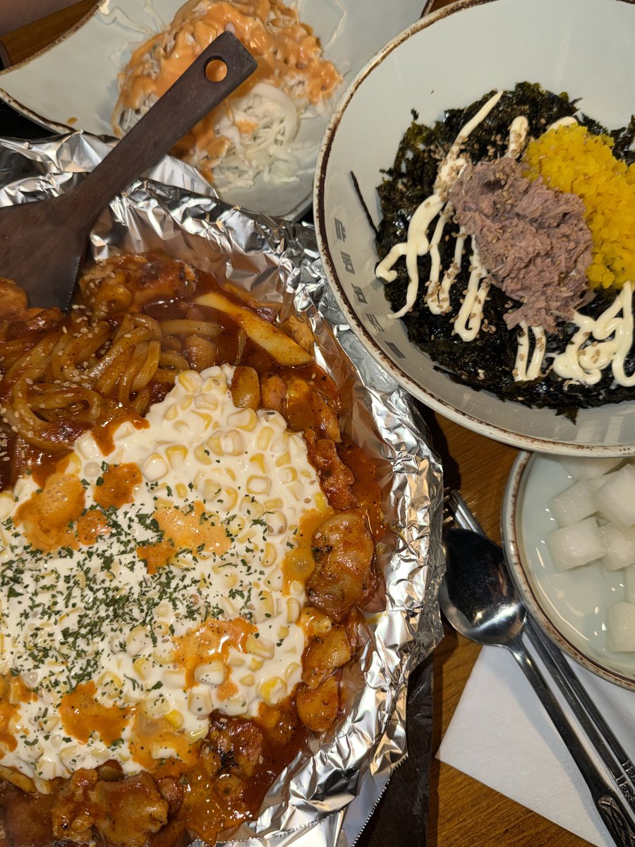 December_ry_'s tweet photo. 배 빵빵해지구 햄부기 상태가 되 https://t.co/ocNUJlZ7L6