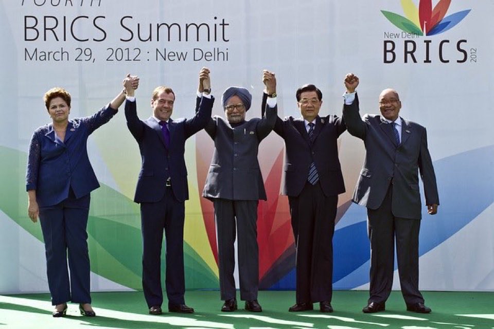 Pawankhera's tweet photo. It is too much to expect @RaviShastriOfc to know or remember that Dr Manmohan Singh was flanked by Hu Jintao and Dimitri Medvedev on March 29, 2012 in New Delhi. 

Btw, we know who in the PMO is dictating these promotional posts! https://t.co/GEF1IMjMJr