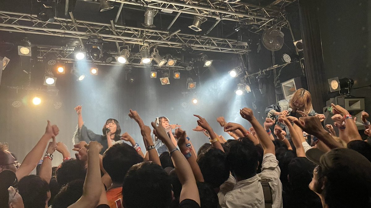 skthrs's tweet photo. またBLUEGOATSに心をえぐられてしまったな。
あー楽しかった

#BLUEGOATS新宿MARZ
#BLUEFIGHTCLUB https://t.co/aXpiXdPgRY