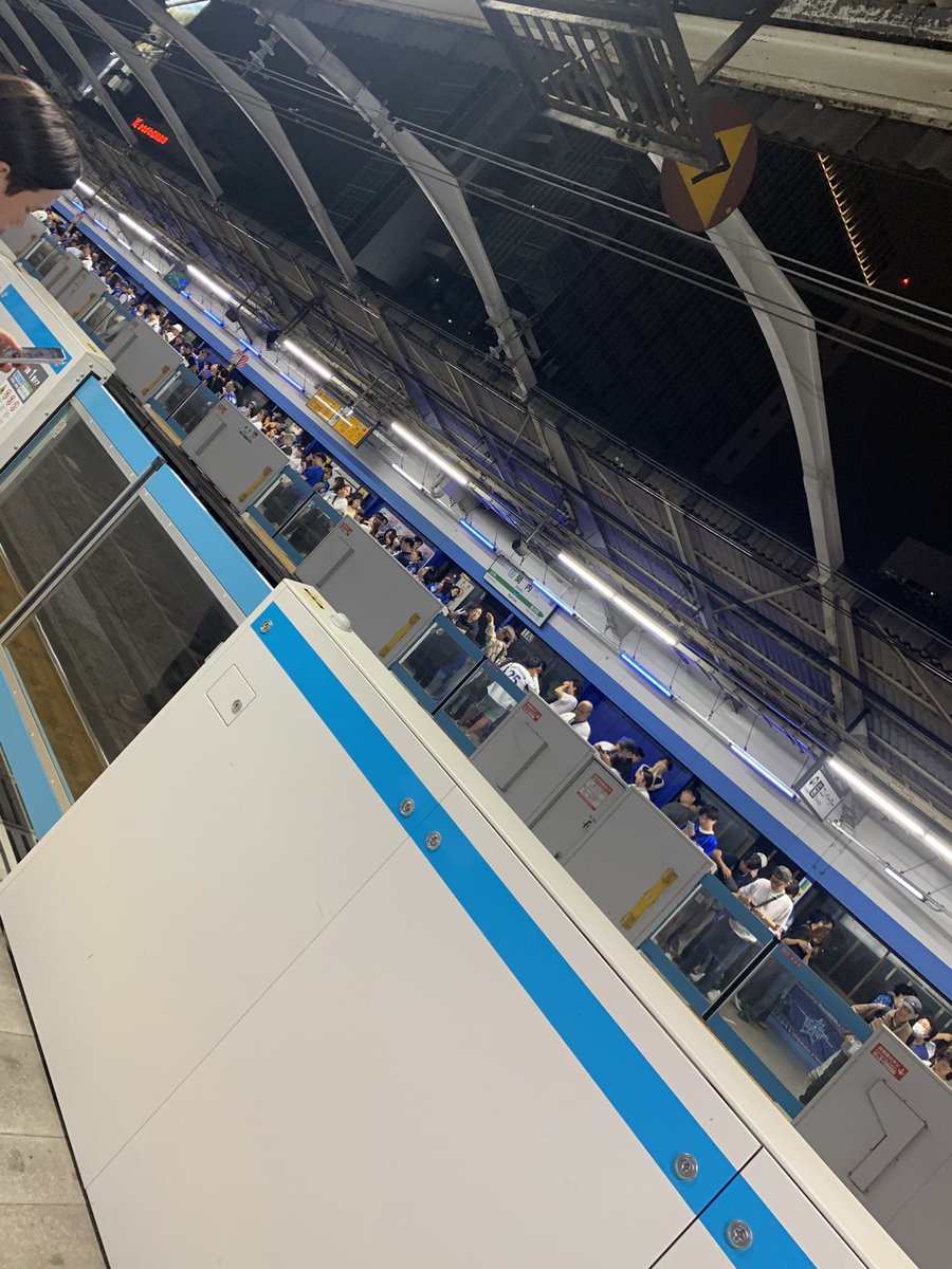 Namepooh_'s tweet photo. ハマスタの帰りは上り方面めっちゃ人混んでるけど、下り方面は全然混まないよね
帰り下り方面で良かったーっていつも思うw https://t.co/IxUlLuGWbo