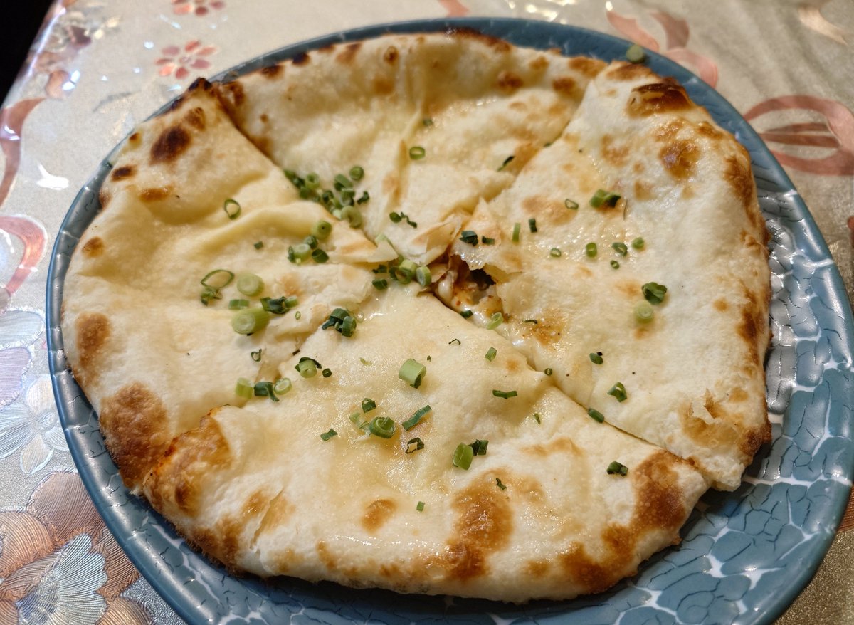 special_tasty's tweet photo. 習い事後に、どうしてもカレーが食べたくなり、マンダニインドカレーへ

マトンカレーとチーズナン、食後にホットチャイ

安定の美味しさで、心身ともに ほぐれました
ごちそうさまでした！

(画像がボヤケてるけど、見た目も味も最高！)

#マンダニカレー
#マトンカレー
#チャイ
#チーズナン
#狭山市 https://t.co/bWf6BuwoVc