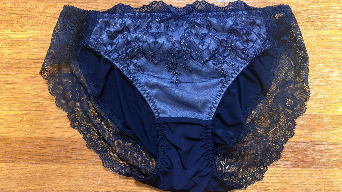 BAqhAWfoN46440's tweet photo. 真っ黒の下着でセクシーさを感じられる、tutuannaのものです！値段を安く設定しているため、購入希望の方はお早めにDMお願いします🙇🏻‍♀️

オプション▶︎1日履き

値段▶︎1500円

#下着売ります #下着買います https://t.co/dkryqawiOD