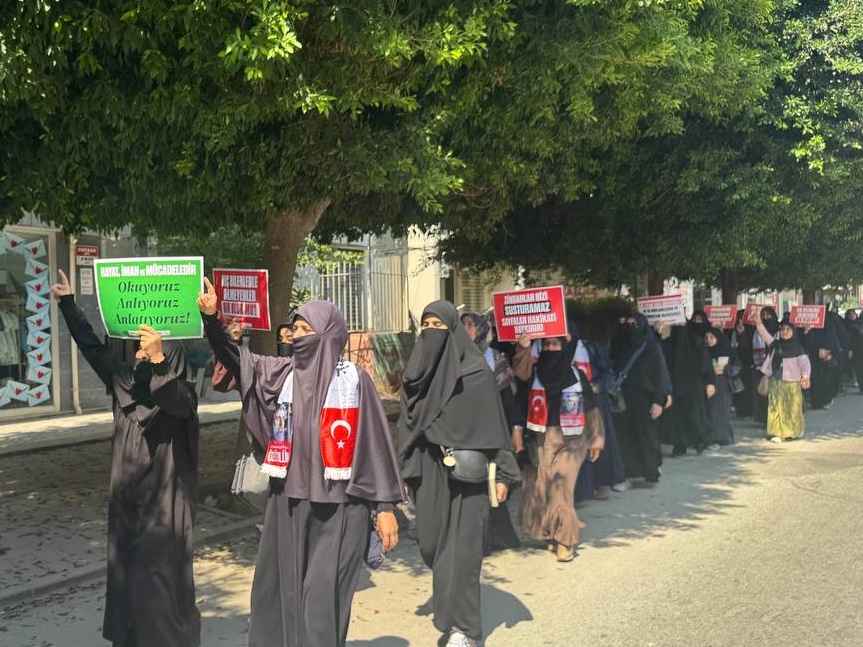 fhengellenemezz's tweet photo. Furkan Hareketi mensupları, Hocamız ve kardeşlerimizin hukuksuz tutukluluklarının son bulması için #özgürlükyürüyüşü ve #adaletbekleyişi düzenledi. 

📍Adana 

FurkanGönüllülerine Ozgürlük
AlparslanHocaya Ozgürlük 
SemraHocaya Ozgürlük https://t.co/o2YAvnZFiD