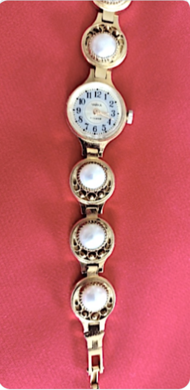 InessaW29's tweet photo. https://t.co/wjXKfbETCy     

   Vintage Freshwater Pearl Rotary Watch Chaika Gold Plated Great Gift UK seller     

  #MHHSBD #WATCH #vintage #giftideas #jewellery #pearl #gifts #viral #jewellerybox #surprise #gifts #BIRTHDAY_MERCH  #motherdaughter #xmastree #giftsirinart https://t.co/YYYxMxwD9y