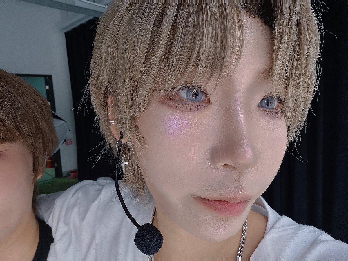 owo_si_019's tweet photo. 오랜만에 촬영하구옴 https://t.co/h5oIBObZuR