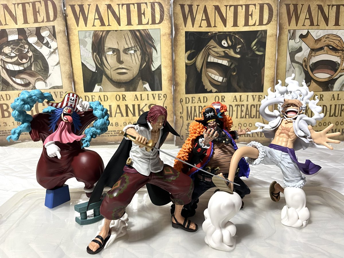adop10242's tweet photo. 四皇揃った！！！！
かっこよすぎてずっと見てられる！！！！
取るの大変だったけど、頑張ってよかった！！！！ https://t.co/s4VMtvvBiA
