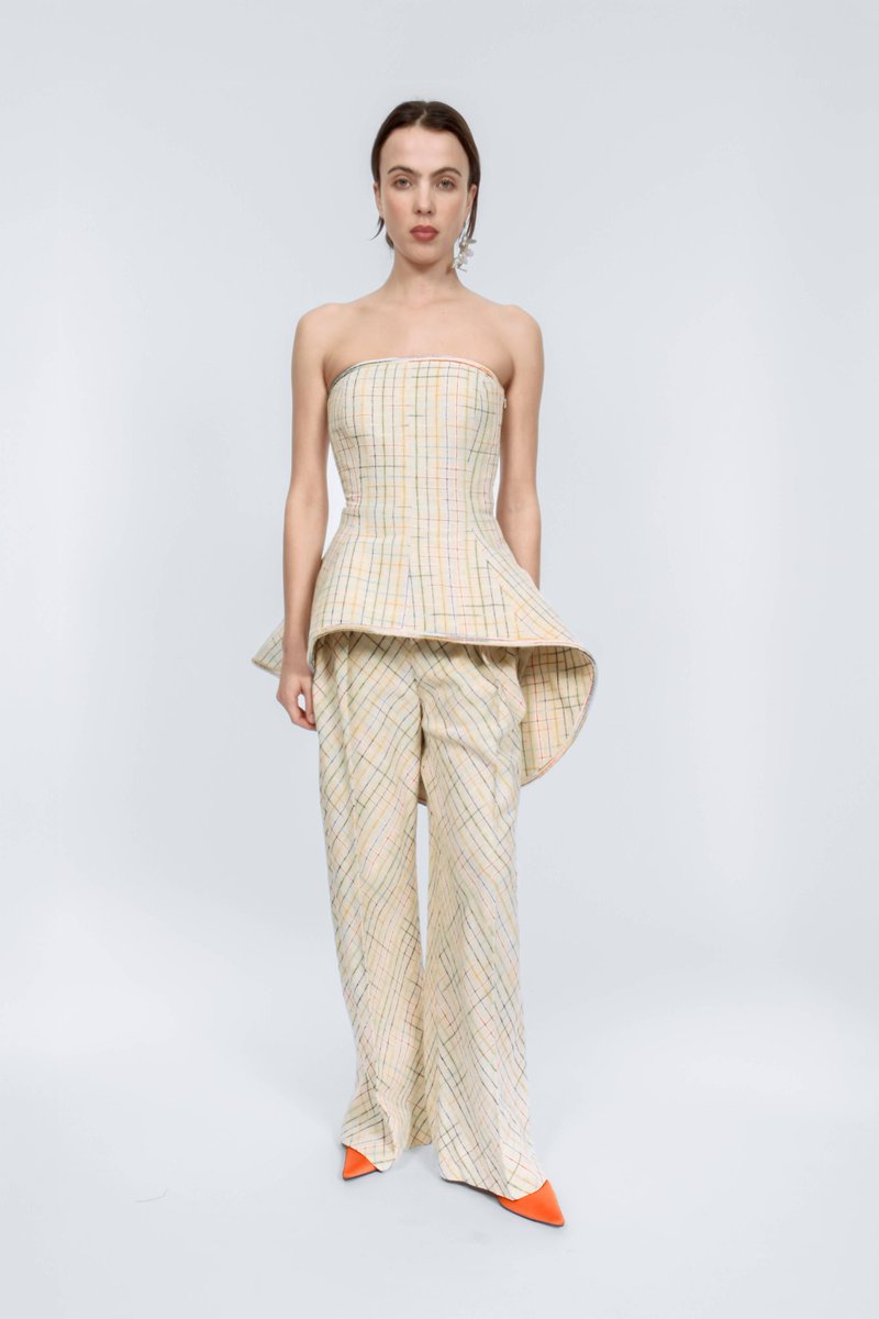 StylebyGissy's tweet photo. Cassidy Towriss Madrid GP wearing:

Rosie Assoulin:
•Tilt-A-Whirl Top in Space-Dyed Check Silk
•space-dyed checked silk midi column skirt

Dior: Lady Dior Bag in Green Crocodile Leather https://t.co/Fn3Jwlpueh