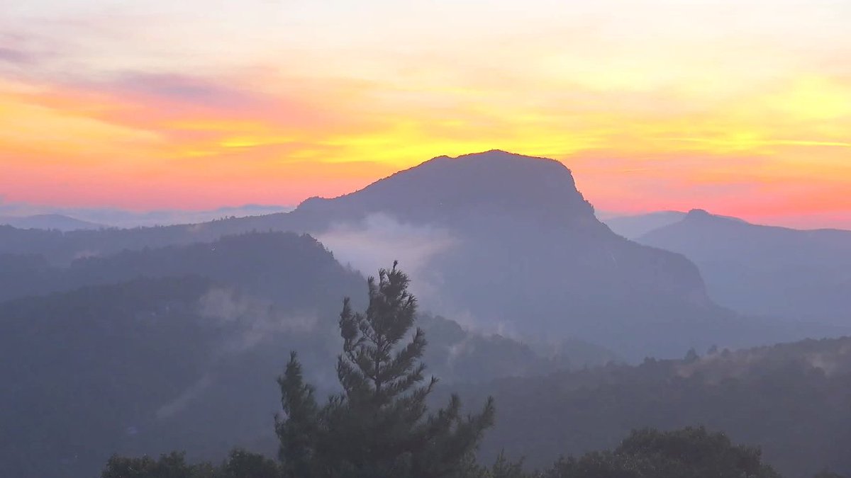 MeghanDanahey's tweet photo. It is a beautiful mountain Sunday morning! We'll enjoy more sunshine and much lower rain chances this afternoon. Get out and enjoy the day! #wncwx #avlwx #ncwx @WLOS_13 https://t.co/nOwcl6E3wJ https://t.co/vh0fuCfVcm