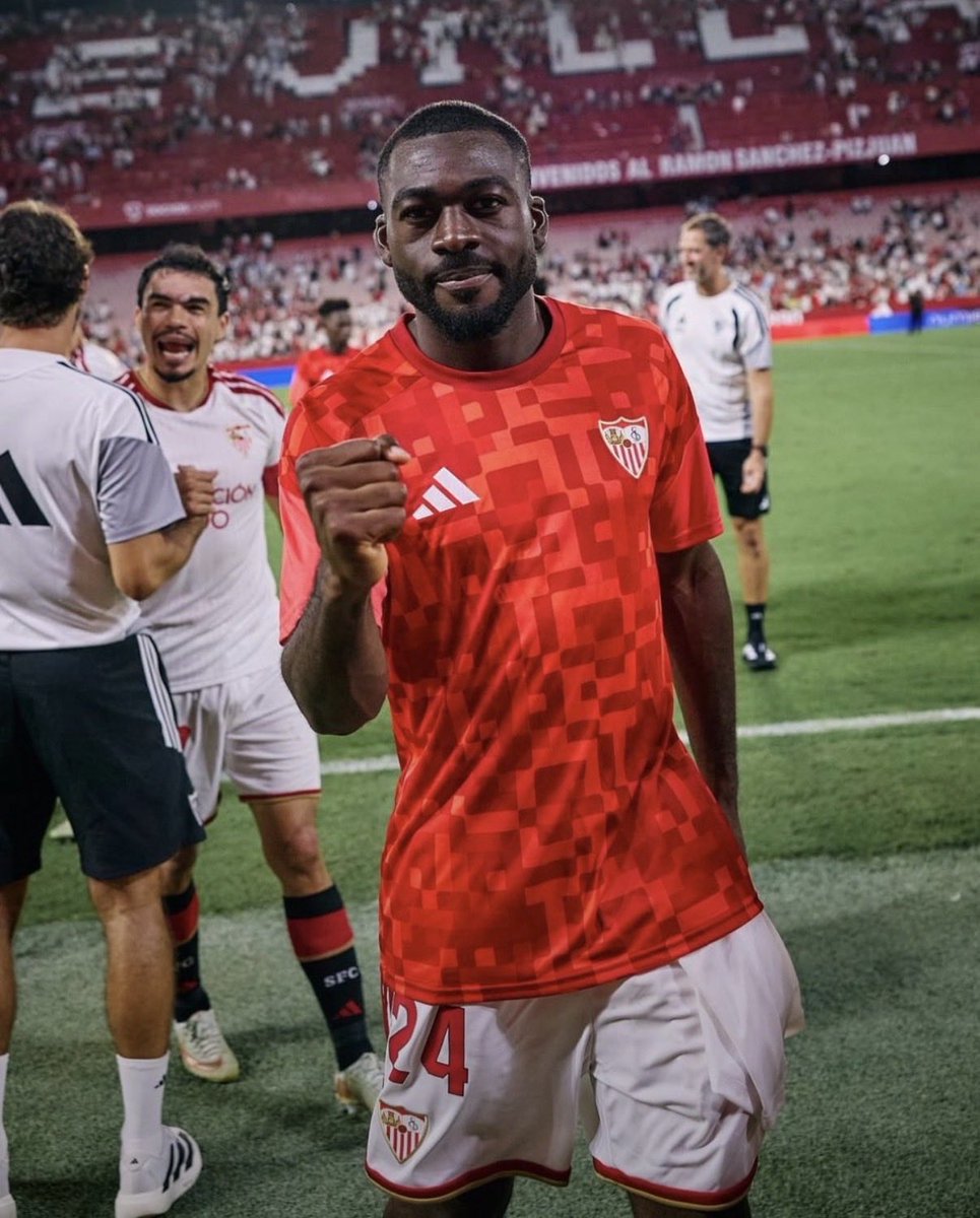 SprintDeRakitic's tweet photo. No tienen una prensa tremenda y ahora está de moda reírse del Sevilla y menospreciar todo lo que hay por aquí pero estos 4 son una muy buena columna vertebral y tienen un NIVELAZO.

Kike y Castrin- Fofa y Agoume. https://t.co/NDD8VFXxoi