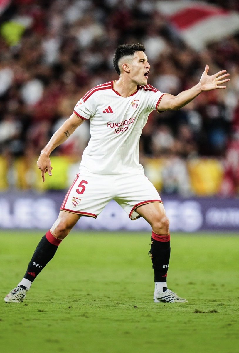 SprintDeRakitic's tweet photo. No tienen una prensa tremenda y ahora está de moda reírse del Sevilla y menospreciar todo lo que hay por aquí pero estos 4 son una muy buena columna vertebral y tienen un NIVELAZO.

Kike y Castrin- Fofa y Agoume. https://t.co/NDD8VFXxoi