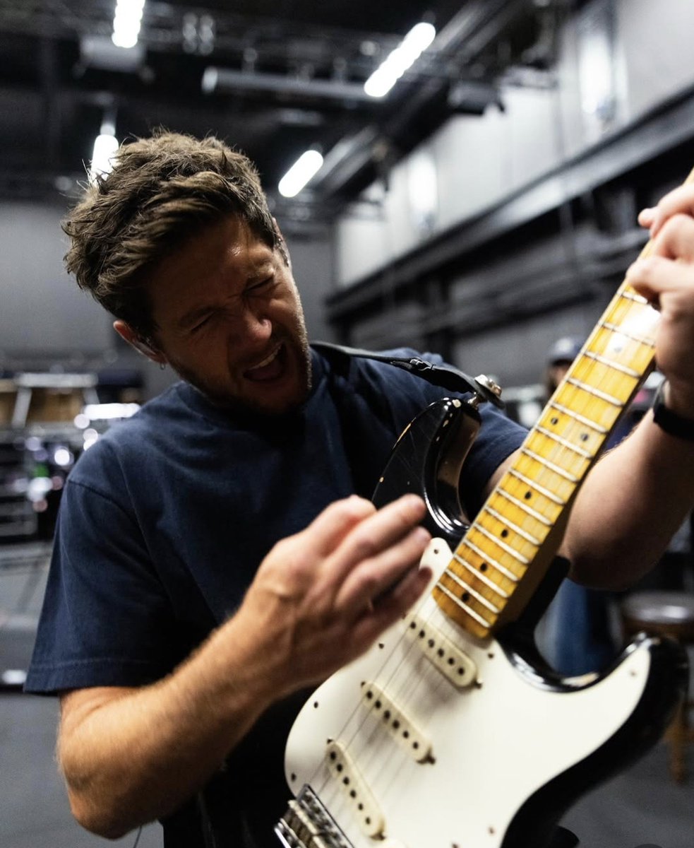 anagandra10's tweet photo. today is niall's birthday. 33. ✨️
happy b-day irish boy. 🎂 always in my heart 🫶❤️

#HappyBirthdayNiall
@NiallOfficial https://t.co/XpOufg2C3C